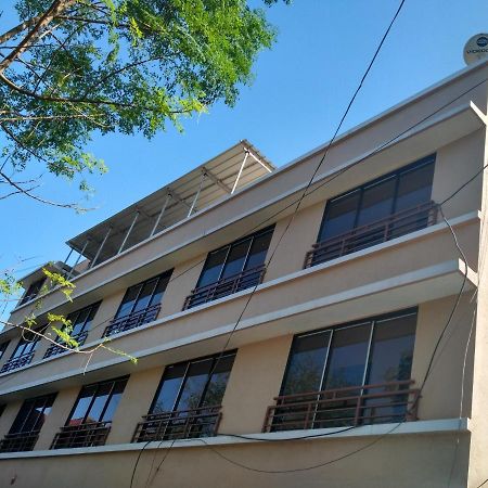 Hotel Rajendra Chinchani Exterior photo